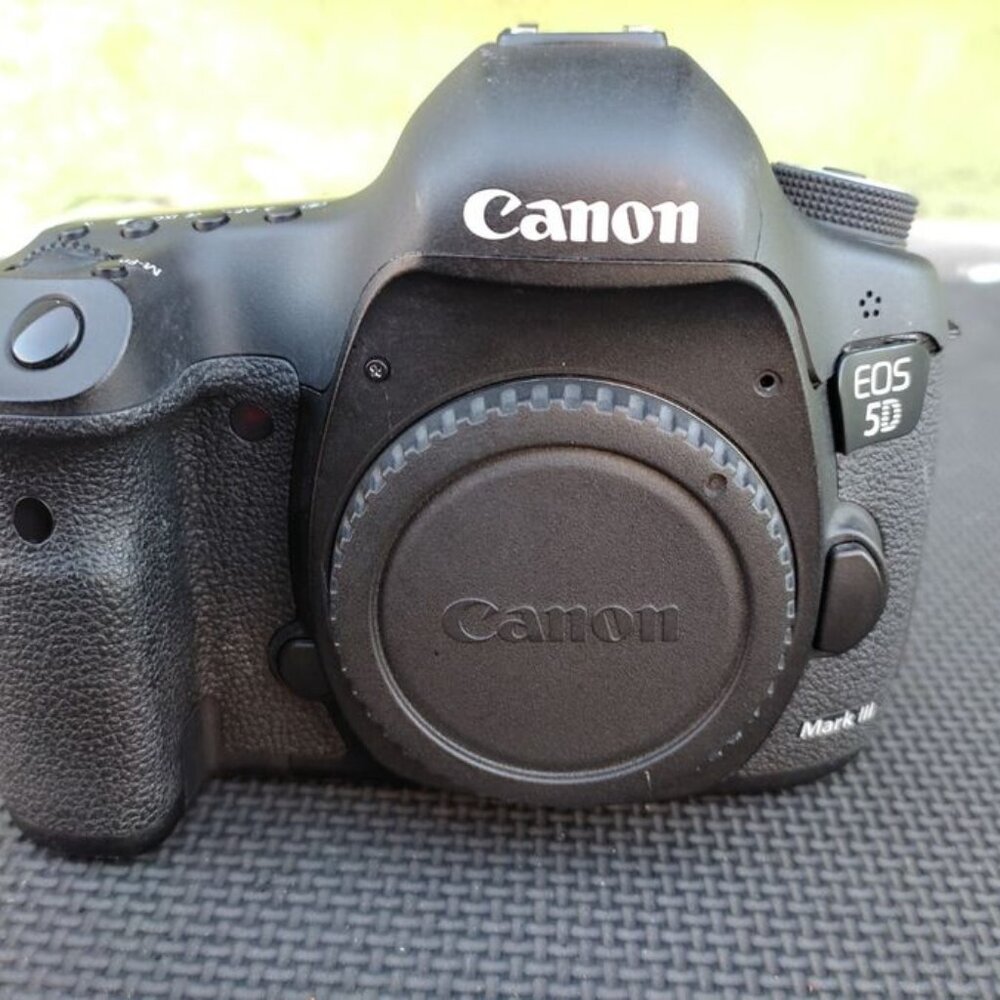 Canon EOS 5D Mark III Digital SLR Camera – Black (Body Only)
